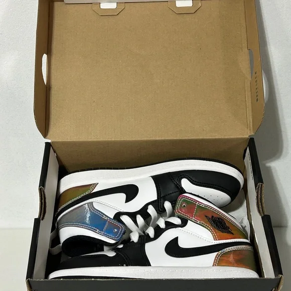 NEW Jordan Air Jordan 1 Mid SE 'Heat Reactive Color Change' sneaker size 1Y - Picture 6 of 8